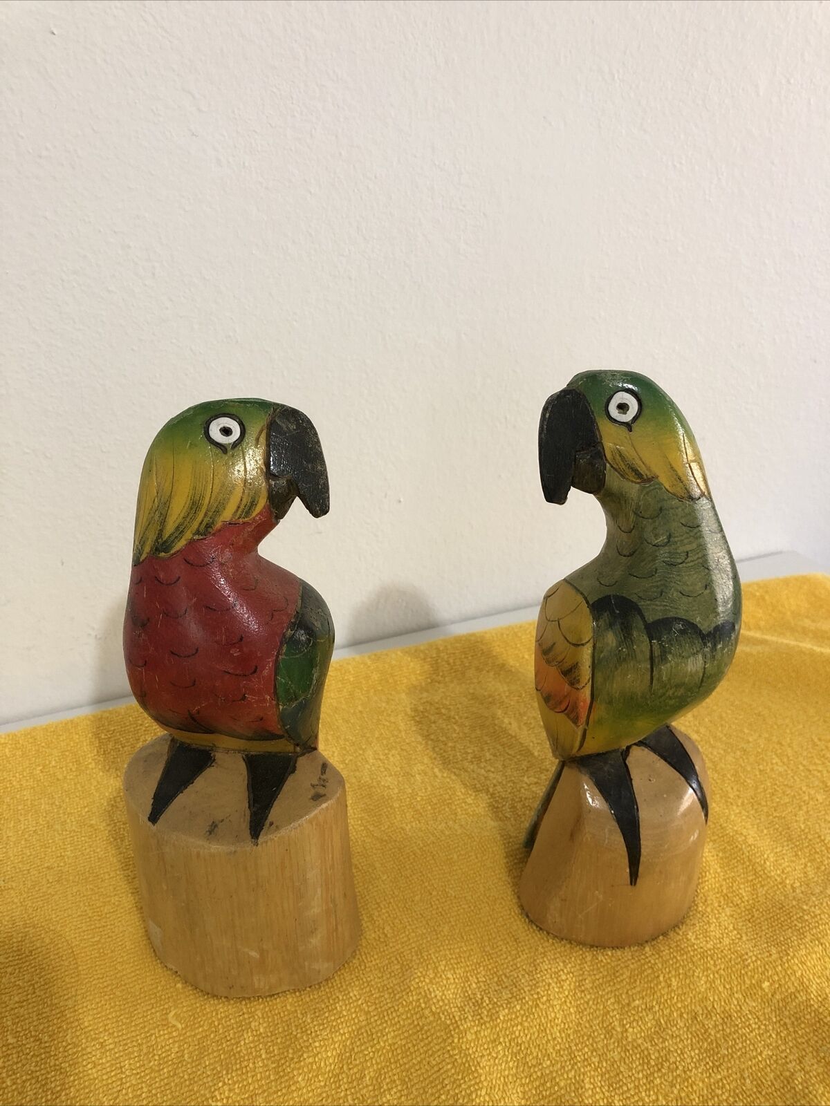 2 Parrot Faux Wood Statues Tiki Luau Beach Decor Red Green Tiki Birds